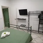 Tony & Doris Daire Giardini Naxos