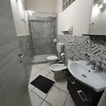 Tony & Doris Giardini Naxos