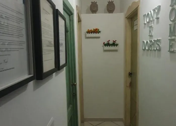 Tony & Doris Giardini Naxos