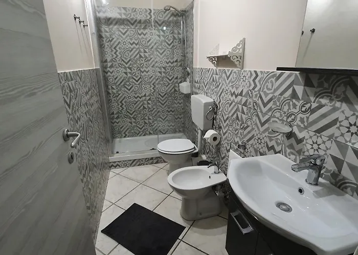 Tony & Doris Giardini Naxos