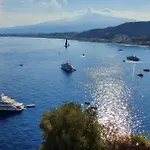 Tony & Doris * Giardini Naxos