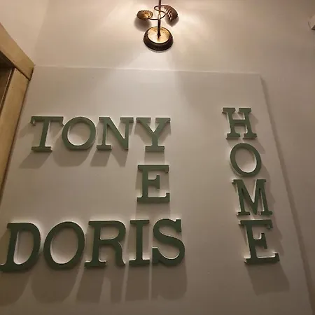 Tony & Doris Giardini Naxos