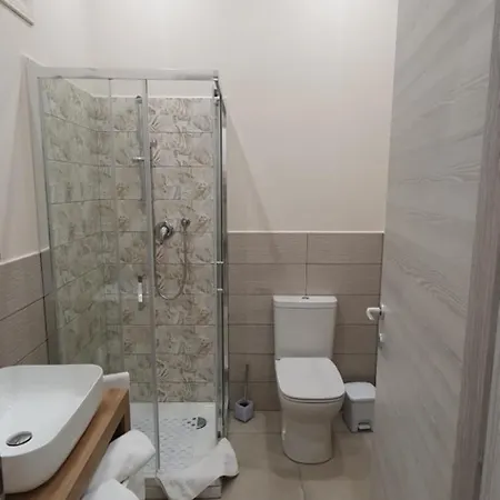 Tony & Doris Daire Giardini Naxos