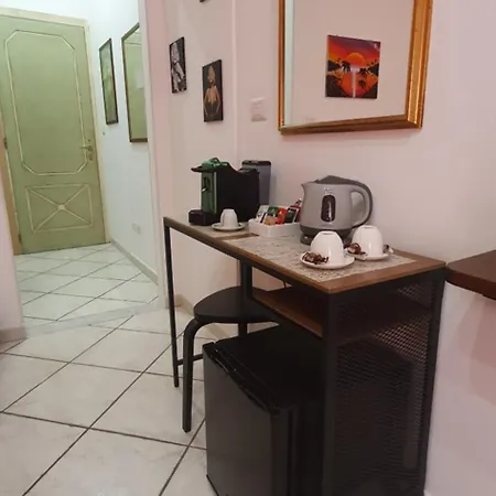 Tony & Doris Giardini Naxos