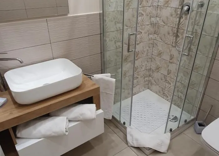 Tony & Doris Giardini Naxos